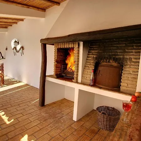 Vila Sleeps 6 Air Con *